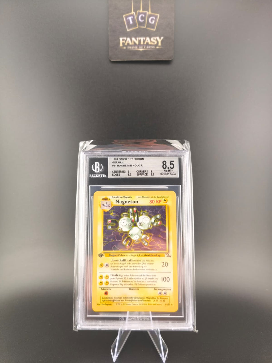 Magneton Holo #11 – 1st Edition Fossil – BGS 8.5 NM-MT+
